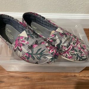 TOMS Floral Print Shoes